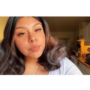 Meet your Posher, Estefania